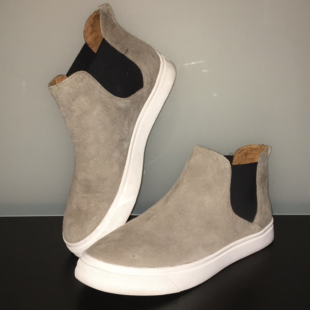 Grey suede sneaker